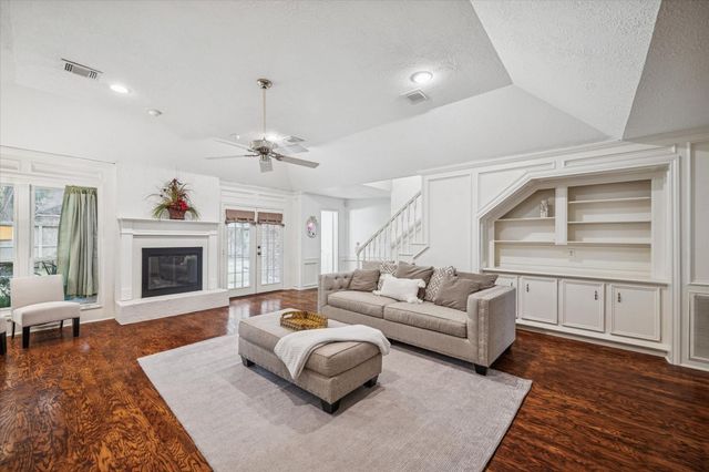 6723 Apple Valley Lane, Houston, TX 77069