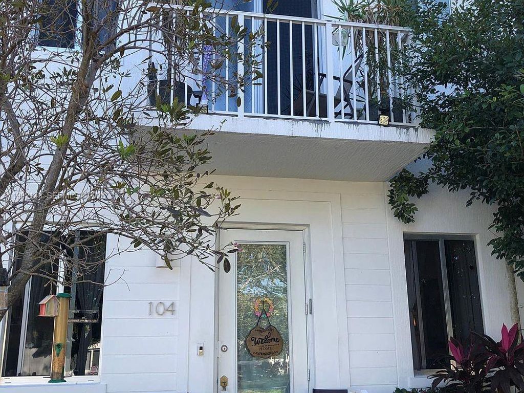 2601 NE 212th Ter 104, Miami, FL 33180