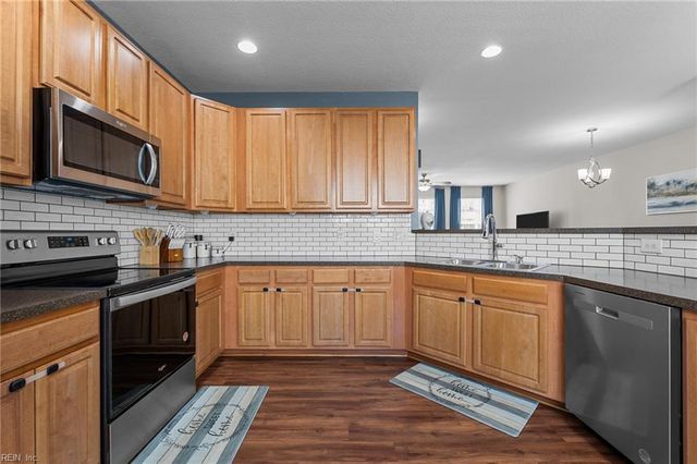 264 Feldspar ST, Virginia Beach, VA 23462