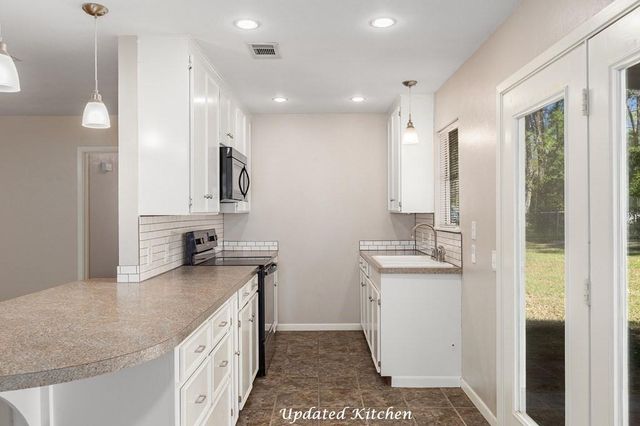 107 Eastwood Place, Lufkin, TX 75901