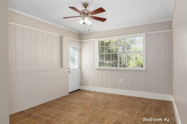 107 Eastwood Place, Lufkin, TX 75901