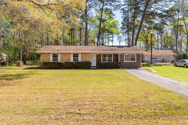 107 Eastwood Place, Lufkin, TX 75901