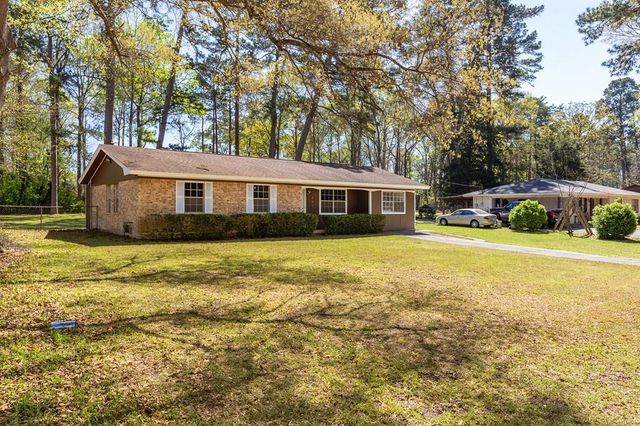 107 Eastwood Place, Lufkin, TX 75901