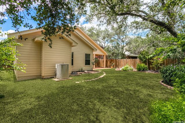 1514 Mooreshill Dr, San Antonio, TX 78253
