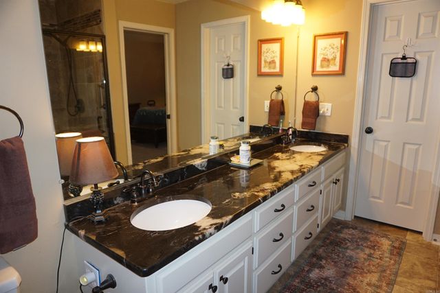 615 Chesapeake Dr, Searcy, AR 72143