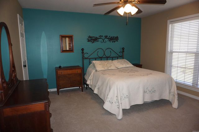 615 Chesapeake Dr, Searcy, AR 72143