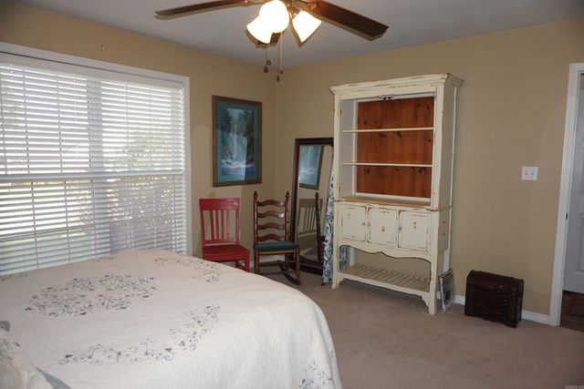 615 Chesapeake Dr, Searcy, AR 72143