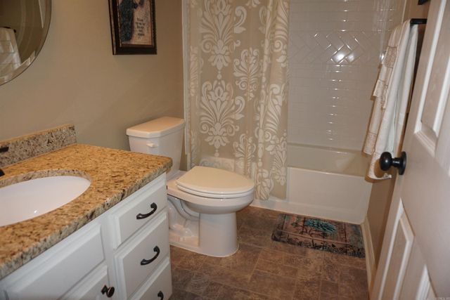 615 Chesapeake Dr, Searcy, AR 72143