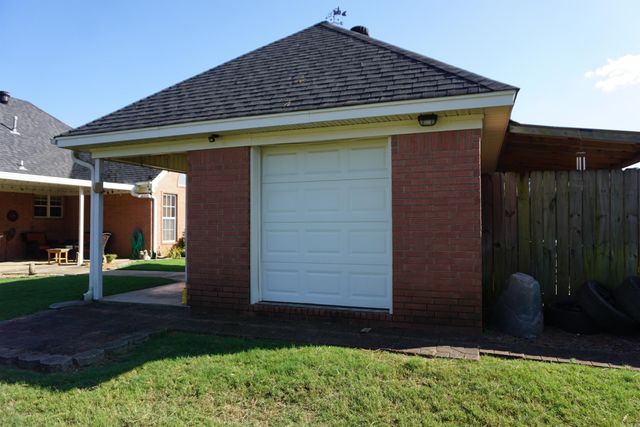 615 Chesapeake Dr, Searcy, AR 72143