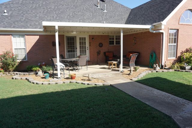 615 Chesapeake Dr, Searcy, AR 72143