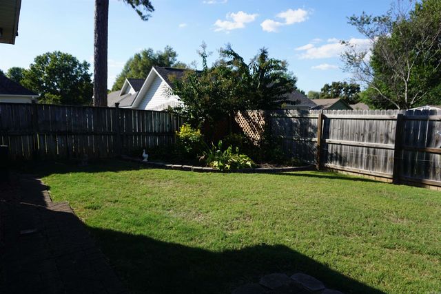 615 Chesapeake Dr, Searcy, AR 72143