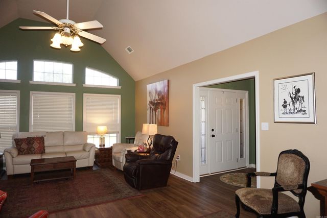 615 Chesapeake Dr, Searcy, AR 72143