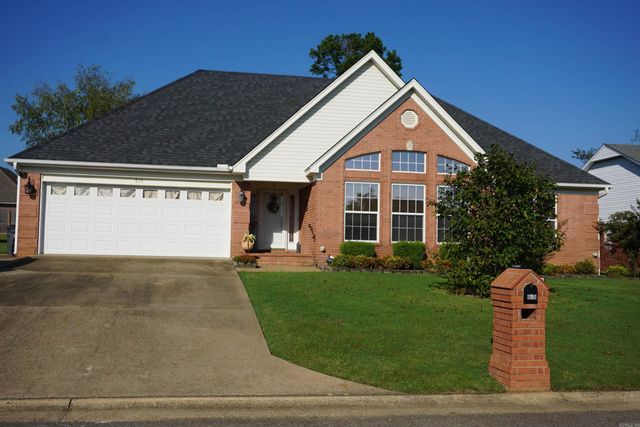 615 Chesapeake Dr, Searcy, AR 72143