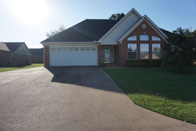615 Chesapeake Dr, Searcy, AR 72143
