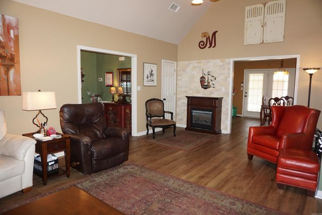 615 Chesapeake Dr, Searcy, AR 72143