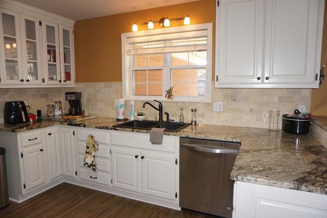 615 Chesapeake Dr, Searcy, AR 72143