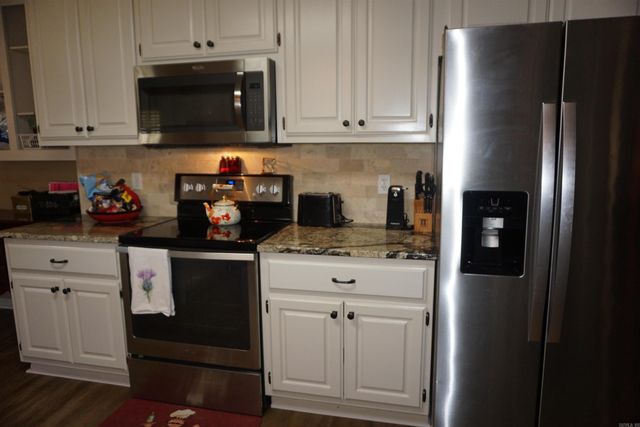 615 Chesapeake Dr, Searcy, AR 72143