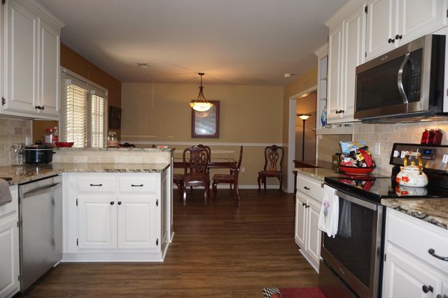 615 Chesapeake Dr, Searcy, AR 72143