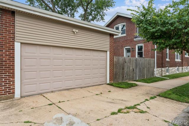 3900 Parker Avenue, St Louis, MO 63116