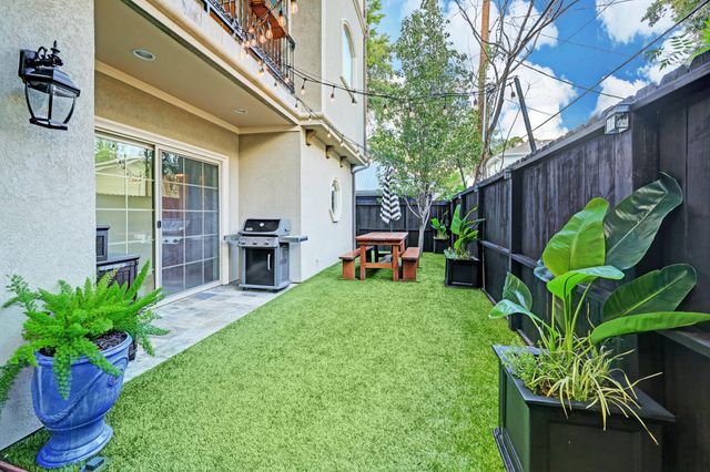 514 Cortlandt Street D, Houston, TX 77007