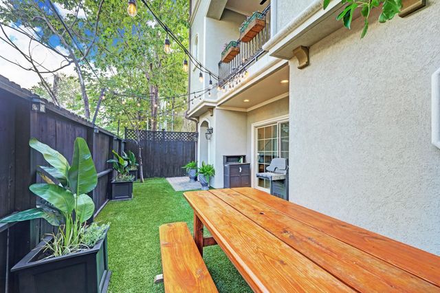 514 Cortlandt Street D, Houston, TX 77007