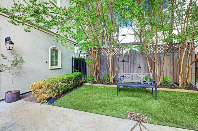 514 Cortlandt Street D, Houston, TX 77007