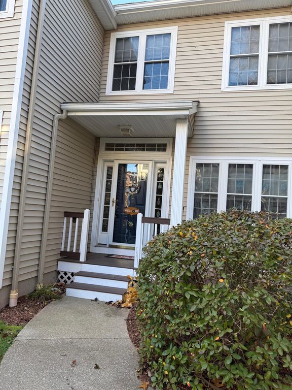 46 Chatham Drive # 46, Bedford, NH 03110