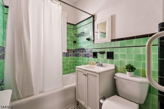 128 Stevens Pl, North Arlington Boro, NJ 07031