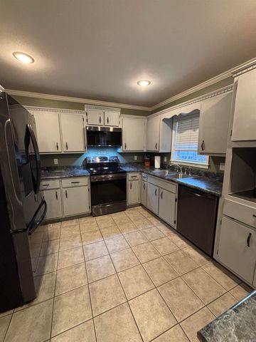 412 CINDY DR., Paragould, AR 72450