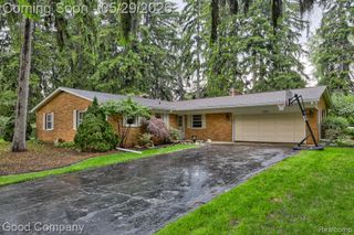 1371 Winchcombe Drive, Bloomfield Hills, MI 48304