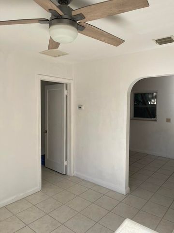 115 E Lantana Road, Lantana, FL 33462