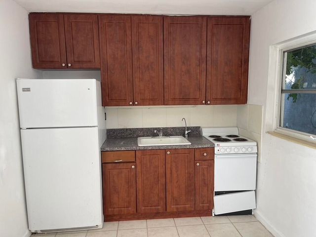 115 E Lantana Road, Lantana, FL 33462