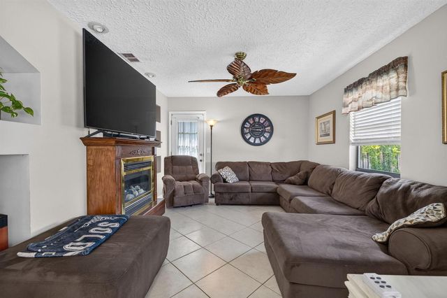 437 SE Nome Drive, Port St. Lucie, FL 34984