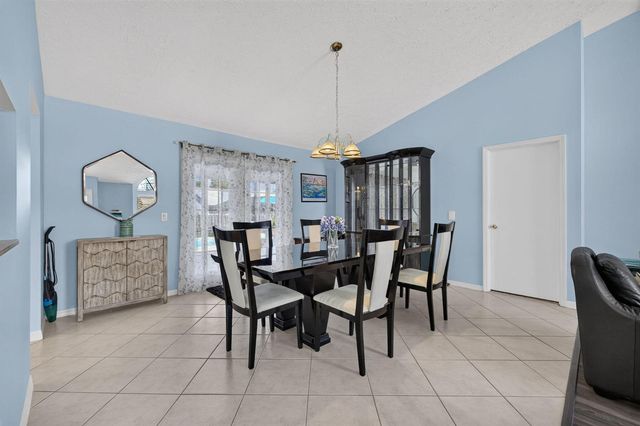437 SE Nome Drive, Port St. Lucie, FL 34984