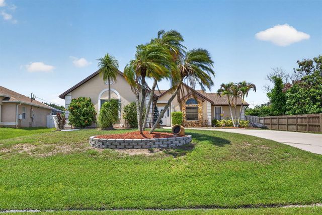 437 SE Nome Drive, Port St. Lucie, FL 34984