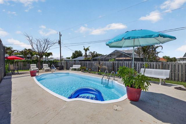 437 SE Nome Drive, Port St. Lucie, FL 34984