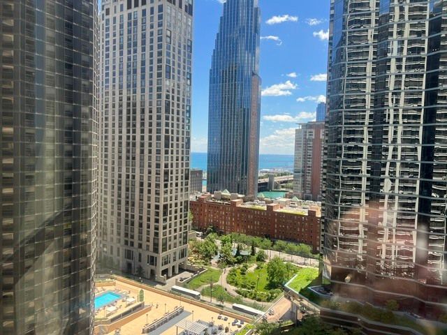 400 E Ohio Street 2003, Chicago, IL 60611