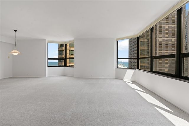 400 E Ohio Street 2003, Chicago, IL 60611