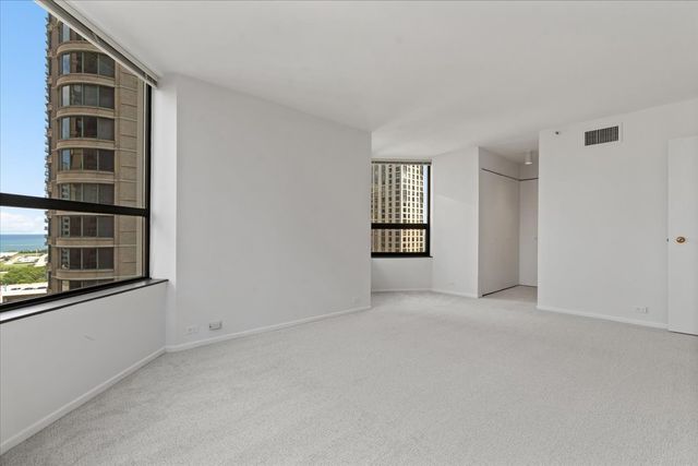 400 E Ohio Street 2003, Chicago, IL 60611