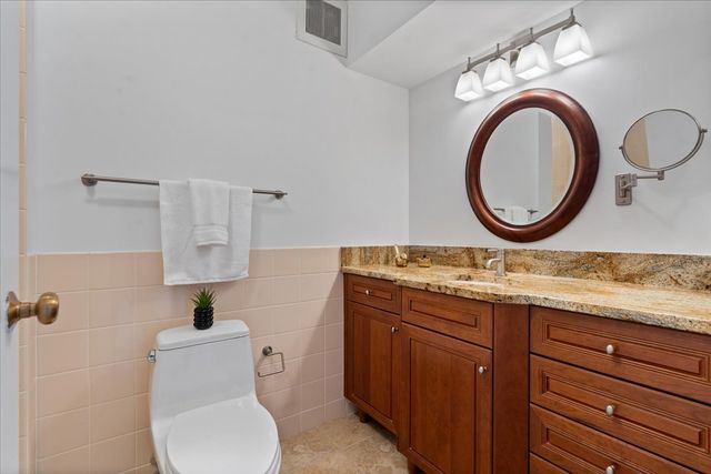 400 E Ohio Street 2003, Chicago, IL 60611