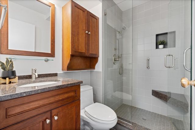 400 E Ohio Street 2003, Chicago, IL 60611