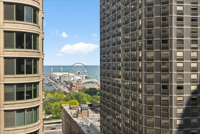 400 E Ohio Street 2003, Chicago, IL 60611