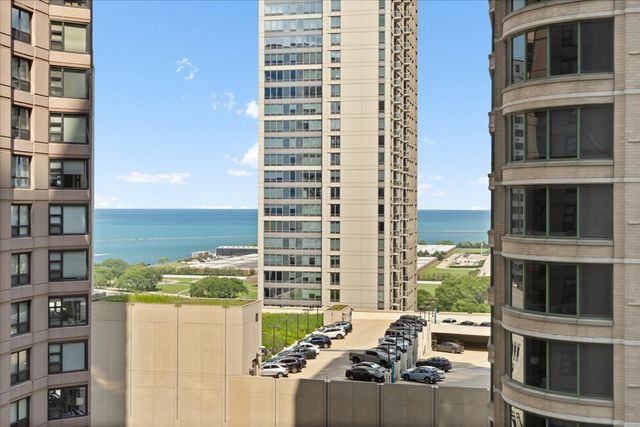 400 E Ohio Street 2003, Chicago, IL 60611