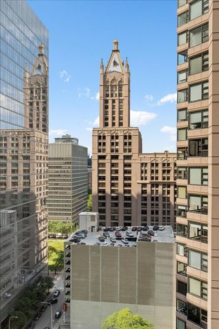 400 E Ohio Street 2003, Chicago, IL 60611