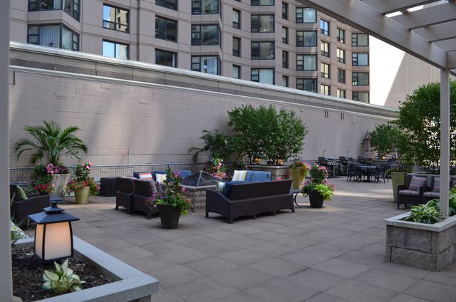 400 E Ohio Street 2003, Chicago, IL 60611