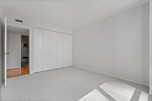 400 E Ohio Street 2003, Chicago, IL 60611