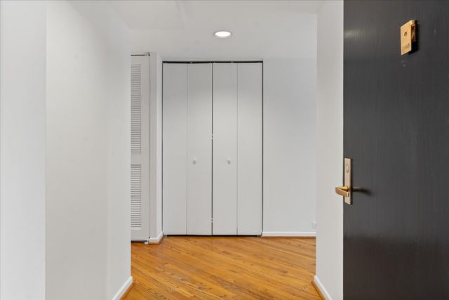 400 E Ohio Street 2003, Chicago, IL 60611