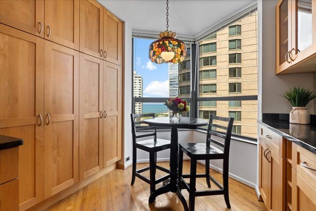 400 E Ohio Street 2003, Chicago, IL 60611