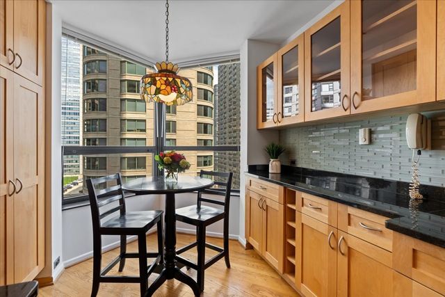 400 E Ohio Street 2003, Chicago, IL 60611
