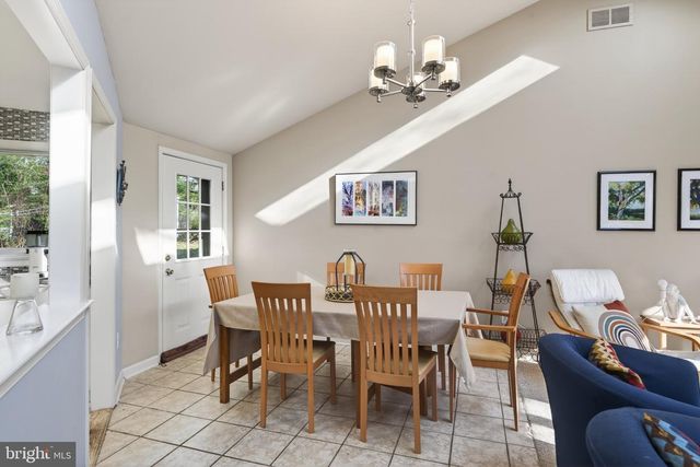 2 SUNSET DR, Paoli, PA 19301